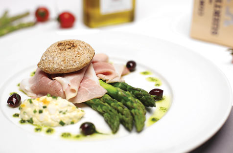 cooked livar ham, green asparagus and salsa range egg